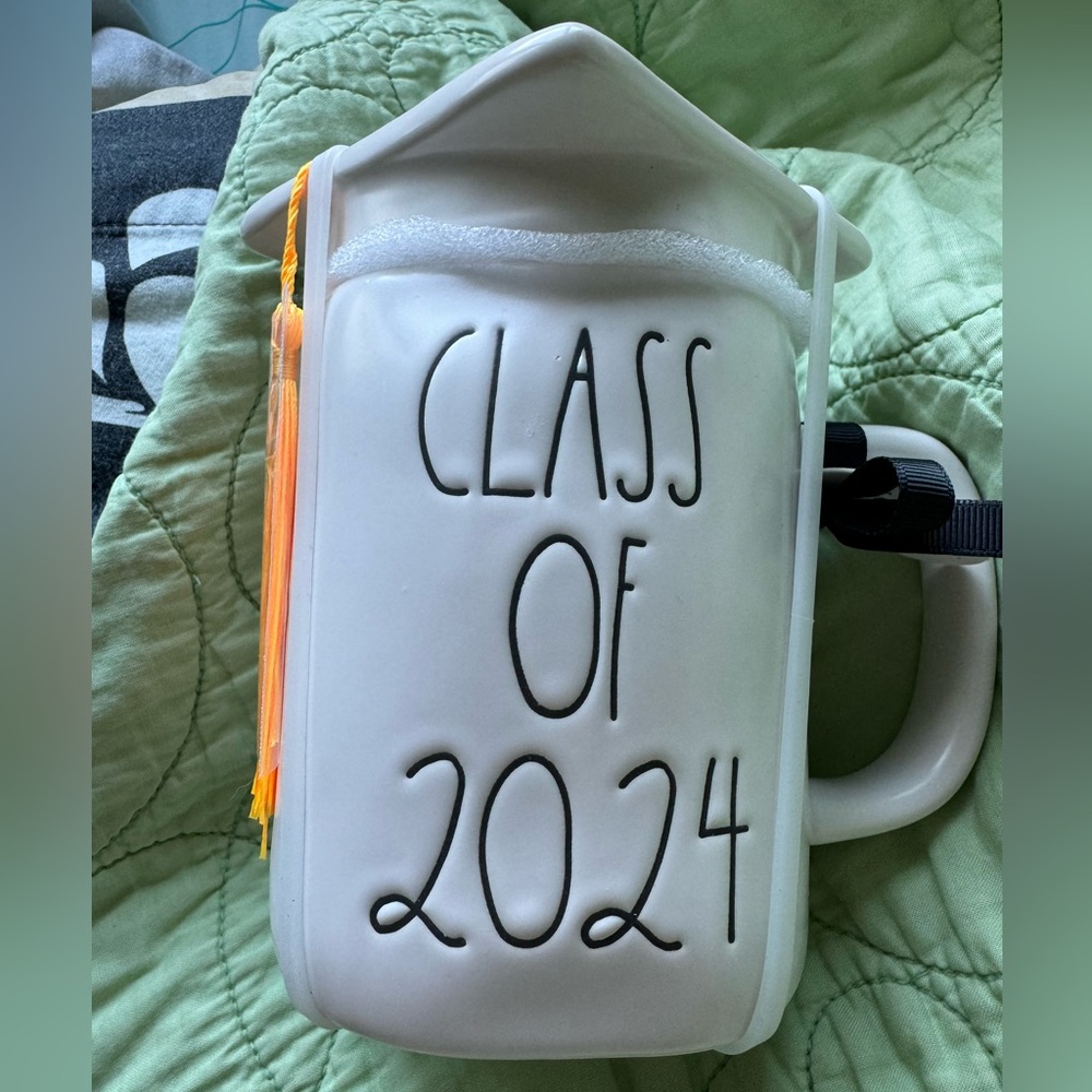 ⭐️NWT⭐️ Rae Dunn Class of 2024 Mug